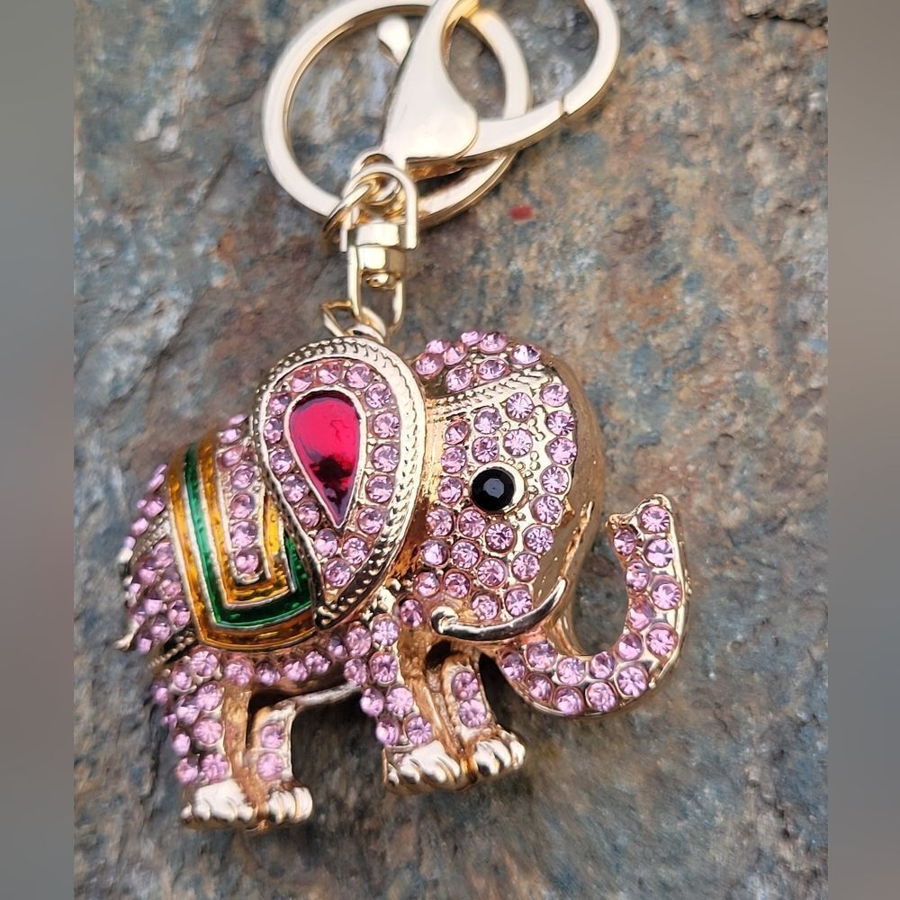 ‎Austrian Crystal Elephant Keychain - Picture 2 of 7